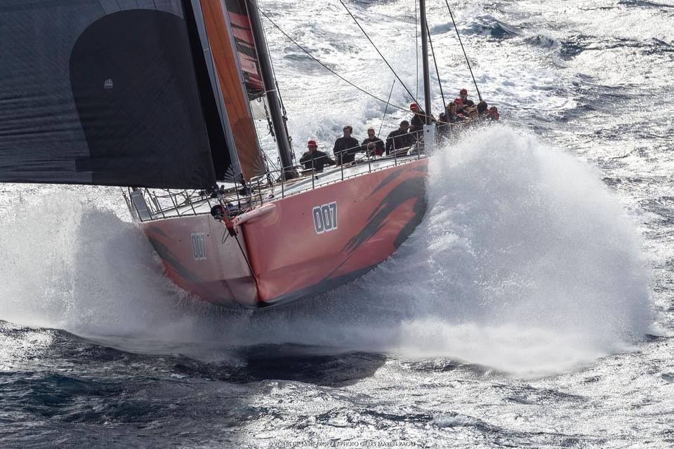 45 Maxis in the Mistral: Champagne sailing! lesvoilesdesaint-tropez.fr/les_voiles_de_…