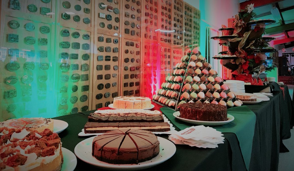 BanquetsSawmill's tweet photo. Just a tiny bit of holiday baking 🍰🥐🎂🧁🍬#holidaybaking #christmasfeast #yegeats https://t.co/3ESos1uqk4