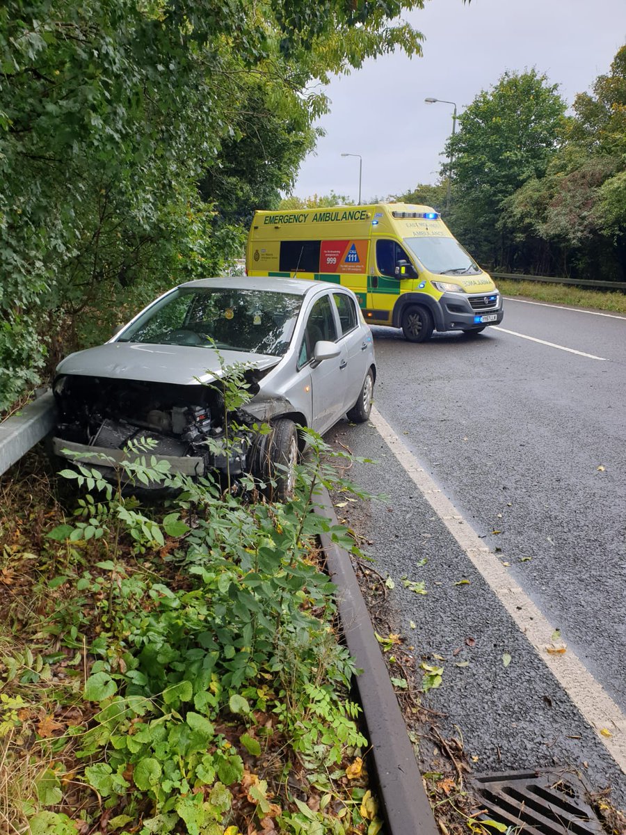 DerbyshireRPU's tweet photo. Did you know...rain makes roads slippery? Please slow down. Particularly relevant on corners, lose your speed prior to the bend. These crashes on the A38 and A516 today show what happens when you don't. Remarkably minor injuries only. #DriveToArrive #SystemOfCarControl https://t.co/7TeRkbr4Yo