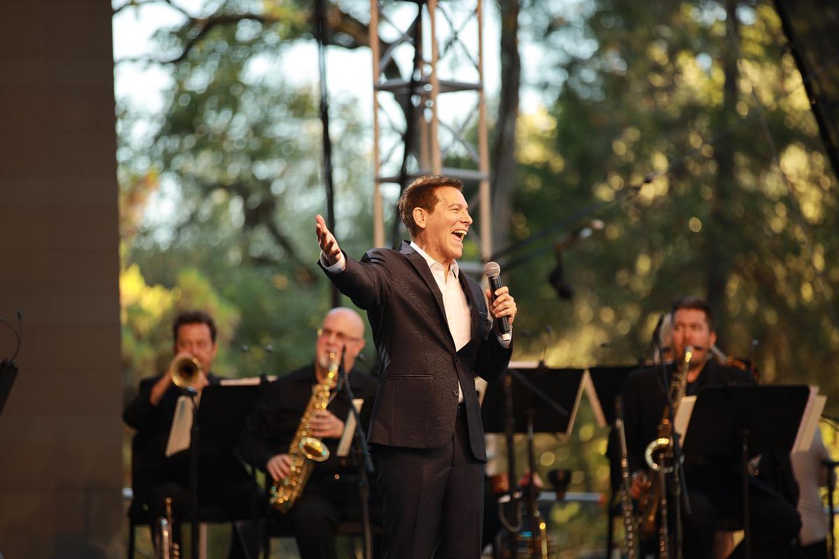 JaneMonheitFans's tweet photo. .@MichaelFeinstei, Jordan Donica, @we_mcdonald
 and Jane Monheit, A Tribute to Tony Bennett, @napafest, July 2021. https://t.co/FFU7sgvM44