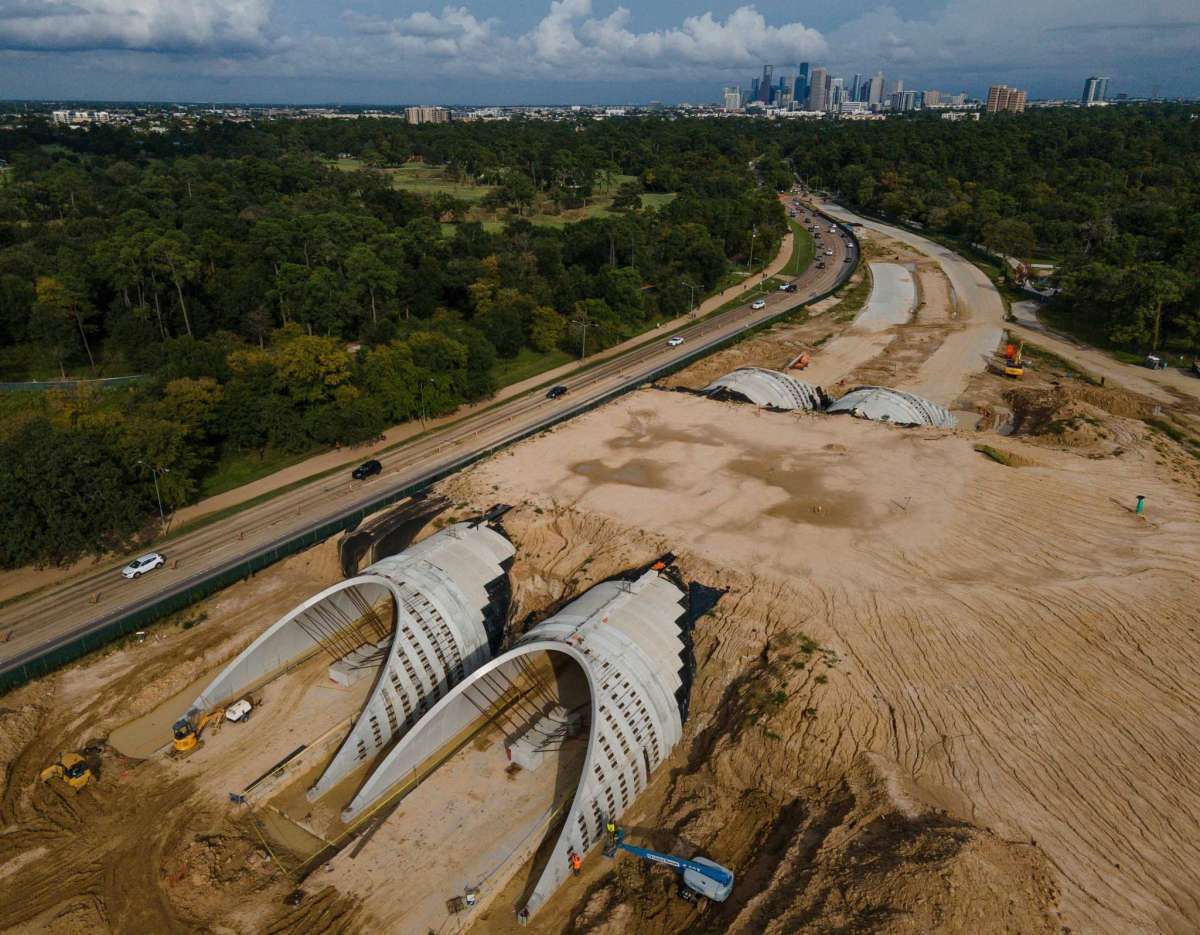 DPWPR's tweet photo. @MemorialPark Conservancy announced The Cyvia and Melvyn Wolff Family Foundation have committed $10 million towards the re-introduction of native Gulf Coast prairie to Memorial Park. 
Thank you! @HoustonChron @dianecowen photos: @godovasquez 
https://t.co/NIlJKQX6ri https://t.co/hXyz6nrkVU