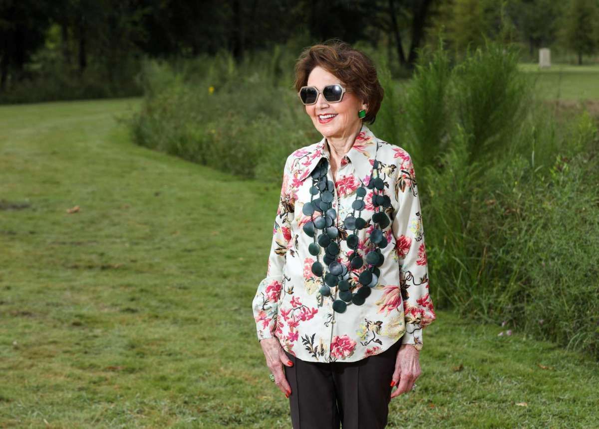 DPWPR's tweet photo. @MemorialPark Conservancy announced The Cyvia and Melvyn Wolff Family Foundation have committed $10 million towards the re-introduction of native Gulf Coast prairie to Memorial Park. 
Thank you! @HoustonChron @dianecowen photos: @godovasquez 
https://t.co/NIlJKQX6ri https://t.co/hXyz6nrkVU
