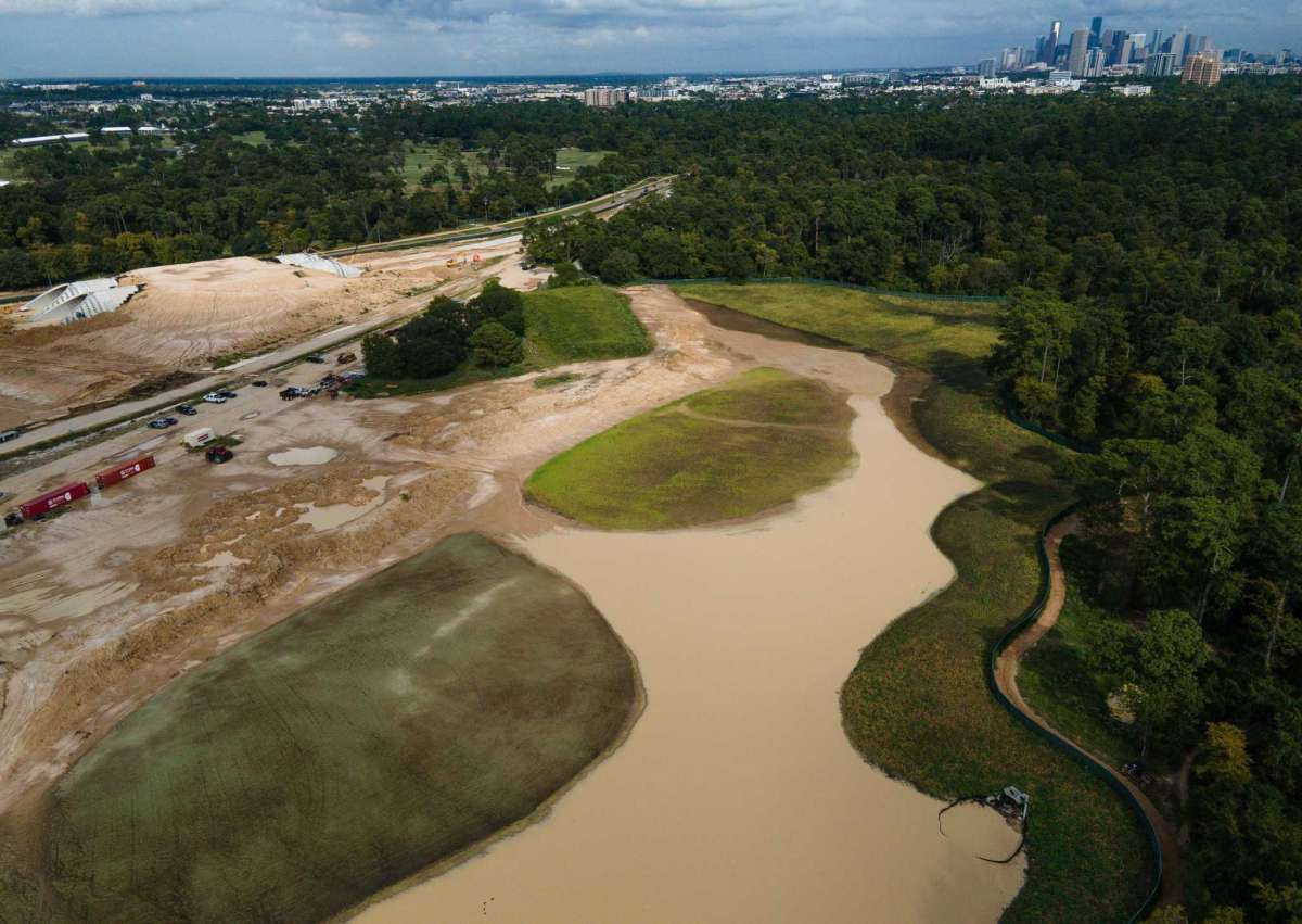 DPWPR's tweet photo. @MemorialPark Conservancy announced The Cyvia and Melvyn Wolff Family Foundation have committed $10 million towards the re-introduction of native Gulf Coast prairie to Memorial Park. 
Thank you! @HoustonChron @dianecowen photos: @godovasquez 
https://t.co/NIlJKQX6ri https://t.co/hXyz6nrkVU