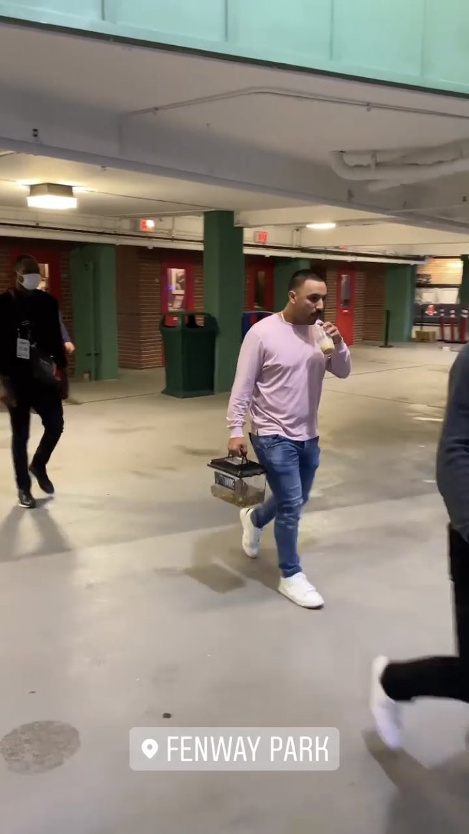 JustinShackil's tweet photo. 🐢 is in the building 🚨

Looks ready to fight, too. #Yankees https://t.co/8WUVBA5BAv