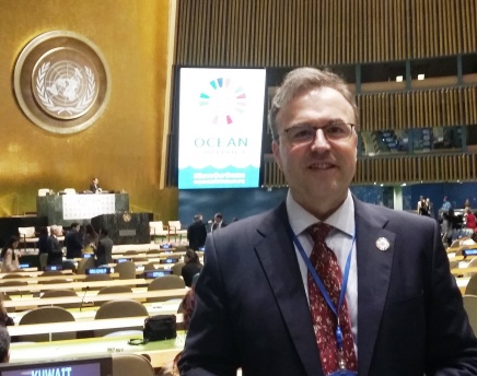 España en la ONU (@spainun) on Twitter photo 🌊 🇪🇸 liderará el 3⃣er #WorldOceanAssessment de <a href="/ONU_es/">Naciones Unidas</a> 🇺🇳 durante el periodo 2021-2025.
👤 El investigador del <a href="/CSIC/">CSIC</a> <a href="/CGarciaSoto_IEO/">Carlos García Soto</a>, del <a href="/IEOoceanografia/">Instituto Español de Oceanografía (IEO-CSIC)</a>, ha sido elegido Coordinador del Grupo de Expertos encargado de su elaboración 👉 bit.ly/3oF9RhT
#OceanDecade 🌊 🇪🇸 liderará el 3⃣er #WorldOceanAssessment de <a href="/ONU_es/">Naciones Unidas</a> 🇺🇳 durante el periodo 2021-2025.
👤 El investigador del <a href="/CSIC/">CSIC</a> <a href="/CGarciaSoto_IEO/">Carlos García Soto</a>, del <a href="/IEOoceanografia/">Instituto Español de Oceanografía (IEO-CSIC)</a>, ha sido elegido Coordinador del Grupo de Expertos encargado de su elaboración 👉 bit.ly/3oF9RhT
#OceanDecade