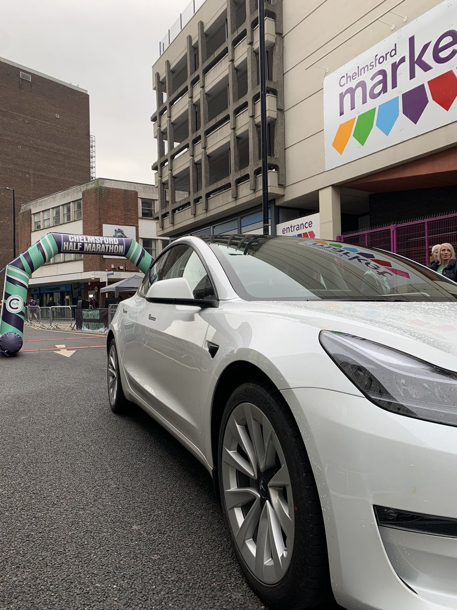 2021 course car 🤩 Tesla Model 3 on loan for the event ⚡️🔋🔌 <a href="/Tesla/">Tesla</a> <a href="/ChelmsCouncil/">Chelmsford City Council</a> #tesla #chelmsford #essex #chelmsfordhalfmarathon