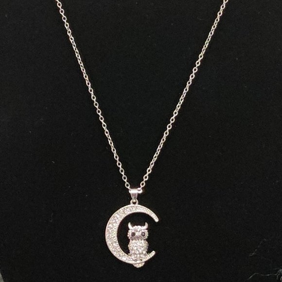 So good I had to share! Check out all the items I'm loving on <a href="/Poshmarkapp/">Poshmark</a> #poshmark #fashion #style #shopmycloset #charterclub #suityourselfcostumeinc #swarovski: posh.mk/A0x90sMa7jb