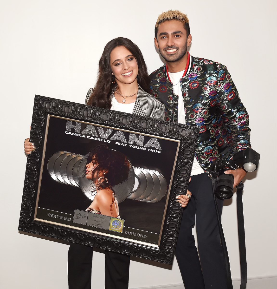 💎 HAVANA IS CERTIFIED DIAMOND 💎 10 million units sold (US) 💿 congratulations @Camila_Cabello on this huge achievement! 👏 Many years of hard work! Proud of you, C! 👏