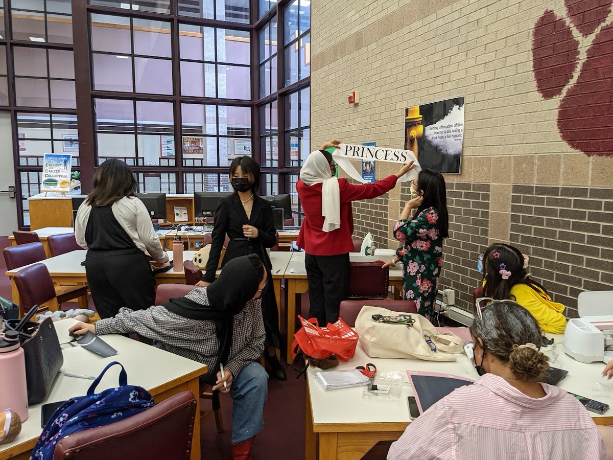 TheKHSLibrary's tweet photo. Senior citizens, grownups, toddlers & even babies! Coming together in the #KreationLab library #makerspace! Making homecoming dreams a reality! #cricut #teamwork #kempnerHOCO21 #generationday @FBISD_Libraries https://t.co/iYL19pIyV3