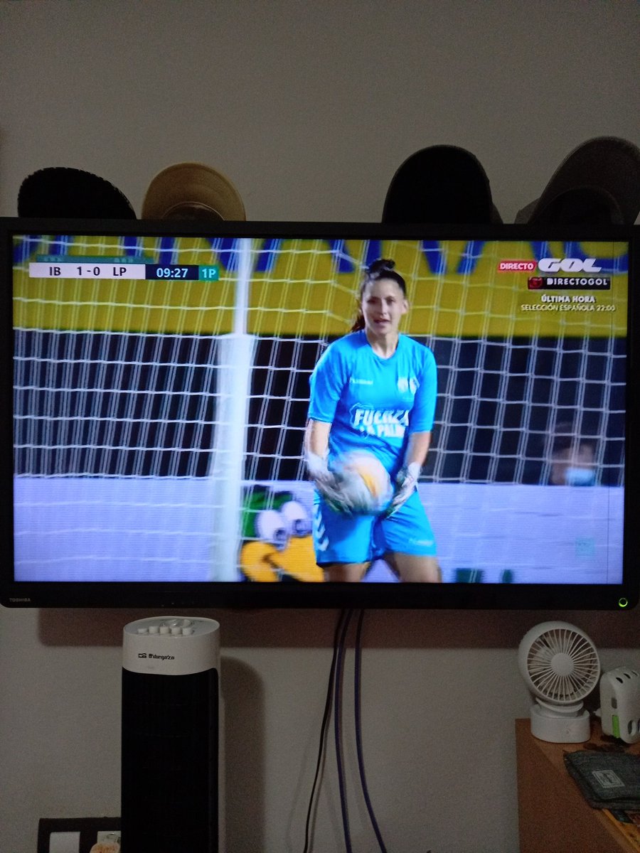 Viendo partido de fútbol mixto de solaridad con #LaPalma!! Mucha fuerza desde #elpratdellobregat #Barcelona
#FuerzaLaPalma #futbolmixto #islabonita #LaPalma