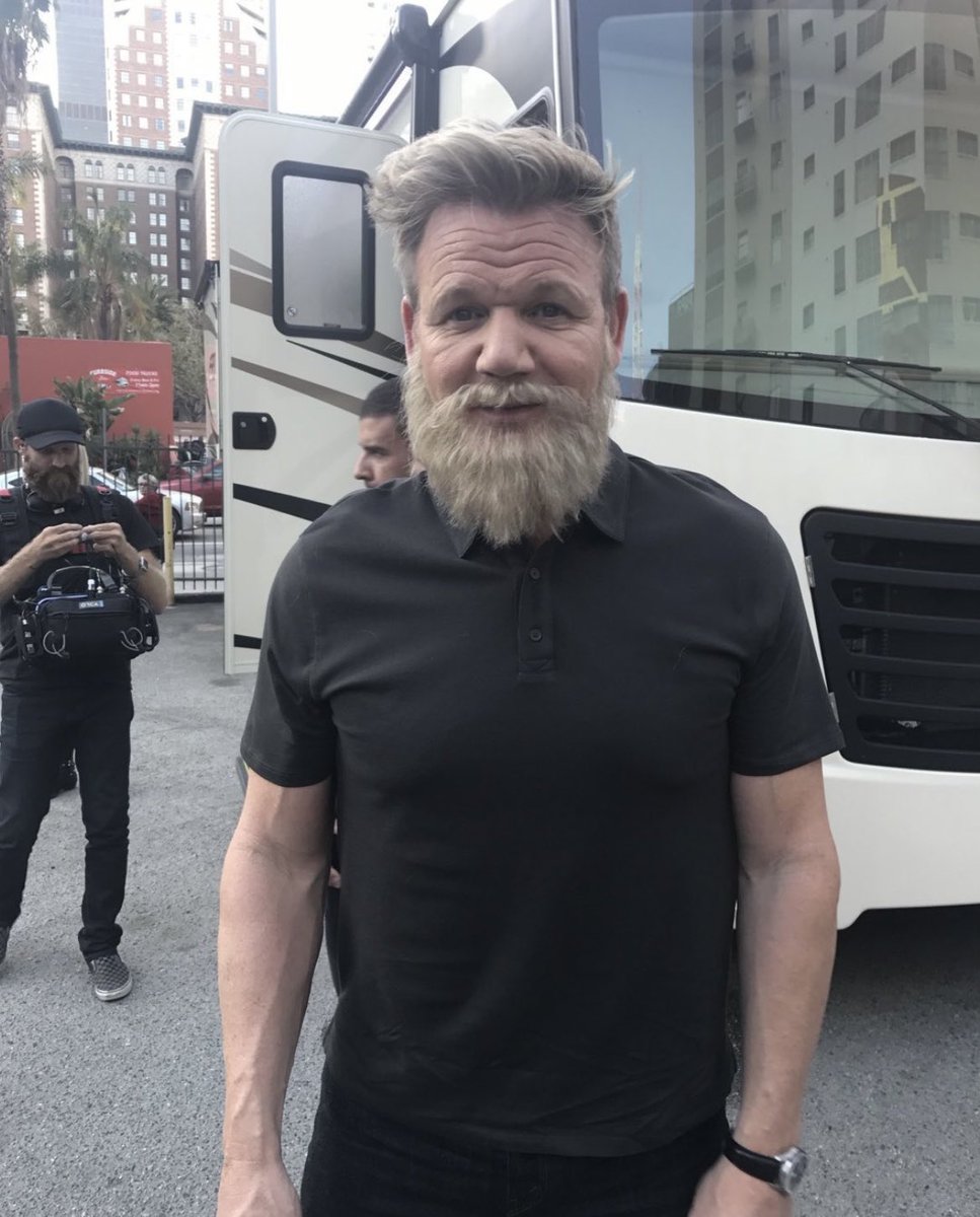why gordon ramsay got a beard https://t.co/sPoJuW4TCS