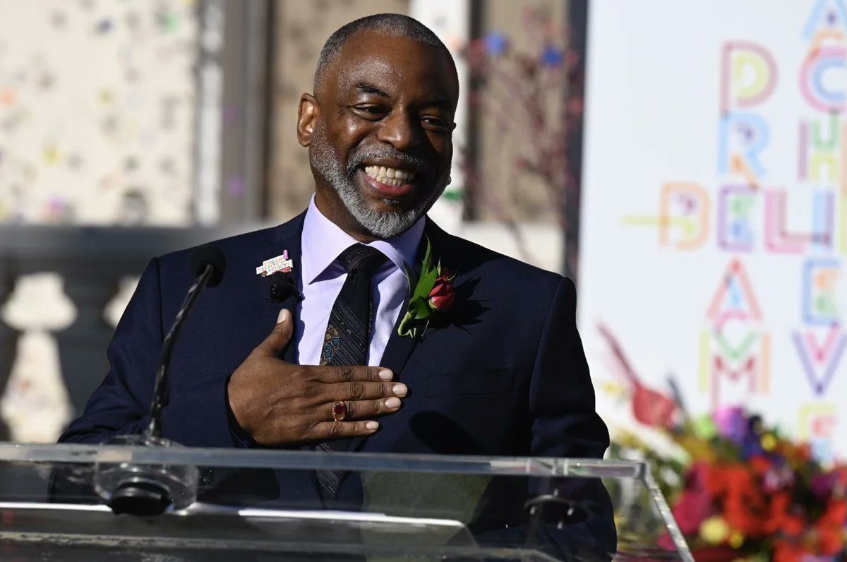 LionsFloat's tweet image. LeVar Burton Named Grand Marshal Of 2022 Rose Parade #lionsfloat