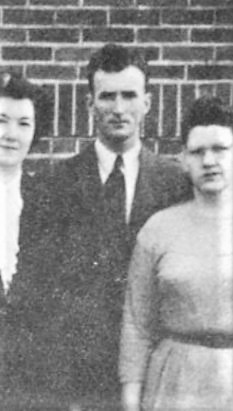 BlueColonels's tweet photo. #HowWasYourStadiumNamed

Taylor County's Clay Marcum Field is named for longtime Taylor County faculty member Clay Marcum, who taught at TCHS from 1947 up to his death in 1972. He also served a brief stint early on as basketball coach.

@HLpreps @TC_Schools_KY @SportsTaylor https://t.co/DafRAOfCNN