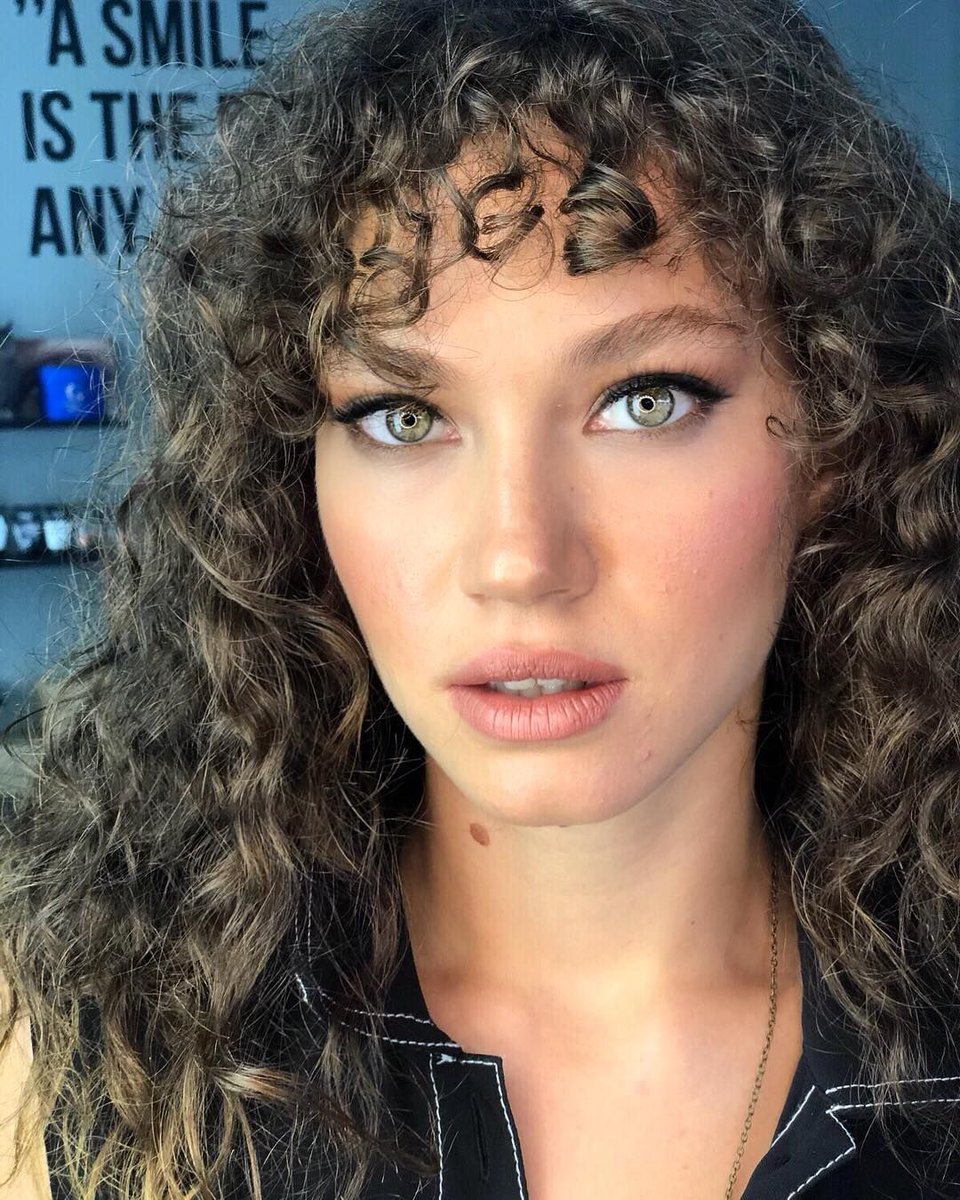 Çok özelsin sen...❤️

Melisa Şenolsun