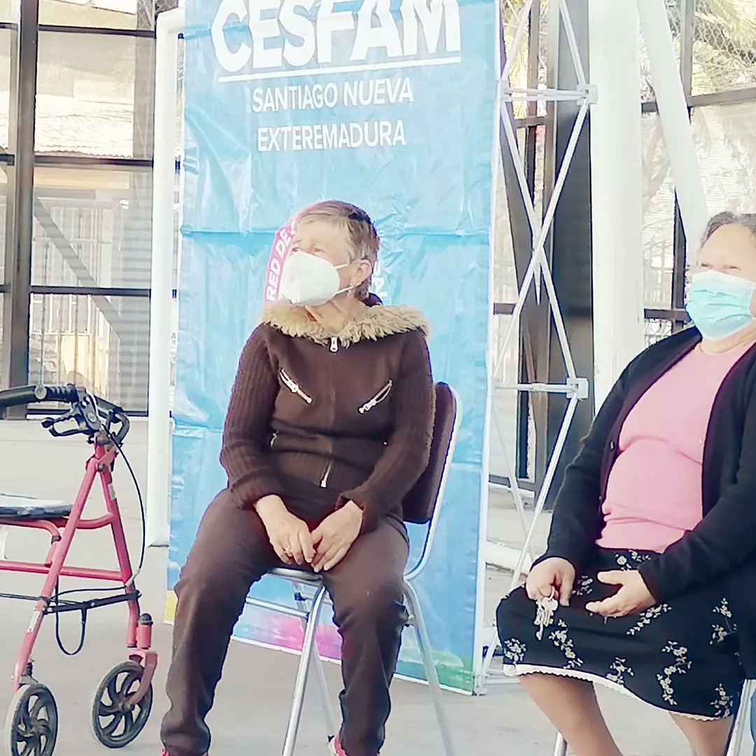 CESFAM_SNE's tweet photo. Compartimos la actividad de promoción del #ProgramaMAS Adultos Mayores Autovalentes realizada junto a CADO y @SaludPintana quienes llenaron de alegría y energía a más de 30 personas mayores en la jornada realizada en el sector sur de nuestra querida comuna de #LaPintana
👴🏽💕👴🏽 https://t.co/vnjbqUjqI4