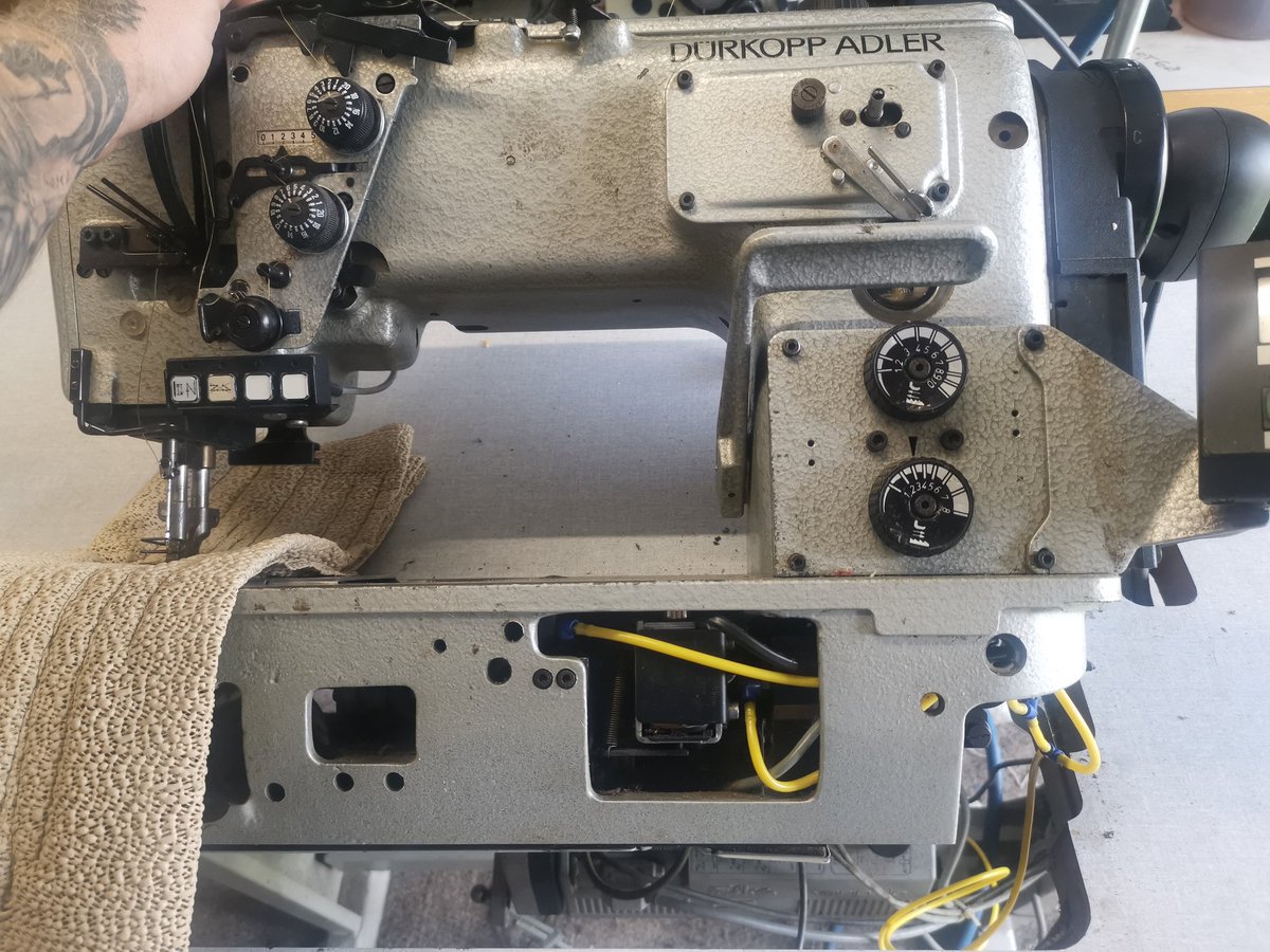 jayssmrs's tweet image. Full durkopp adler 291 airlime replacement 👌 #durkopp #sewing #service #manufacturing #furniture  #upholstery #adler