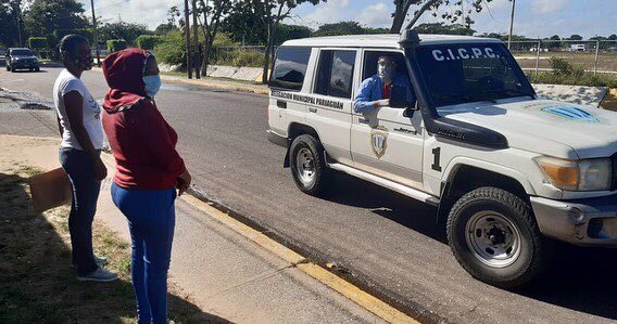 cicpc347's tweet photo. Funcionarios de la Delegación Municipal Pariaguán presente en las calles, a fin de concienciar a la población sobre la medidas de Prevención del COVID-19. #Cicpc https://t.co/AiT3jjeEmd