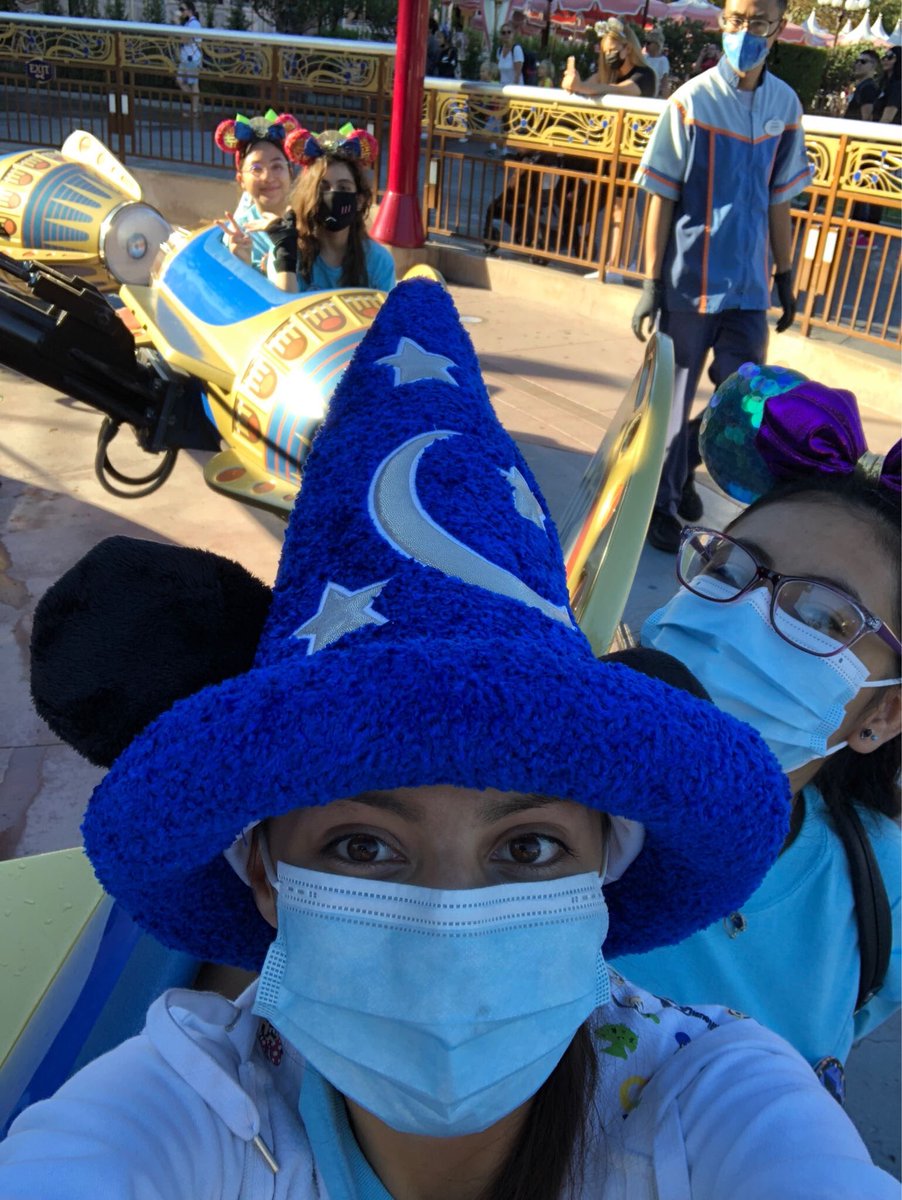 Ysleta_YWLA's tweet photo. Our #foundingclass #Seniors2022 enjoying Disneyland! #FromTheCastleToTheTassel πππ @MalindaVillalo1 @YWLALizzie @rogeralavi @DanceYwla @MrsGutierrezSci @AmyKiraSmith1 @MargaritaMarr11 @ywprep @YsletaISD https://t.co/7OJQvIs8Fz