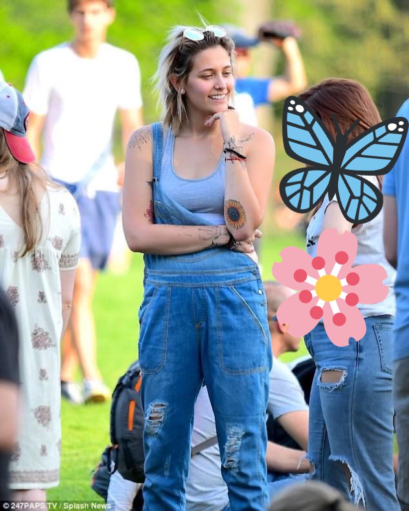 —Vía IG—

Ha sido un día increíble para empezar el #Rolbandchella21 🎡 solo un show más y a descansar. Aquí unas fotos durante la presentación de mis padres, cortesía de mi <a href="/Broofklyn/">Brooklyn #au</a> 🌼