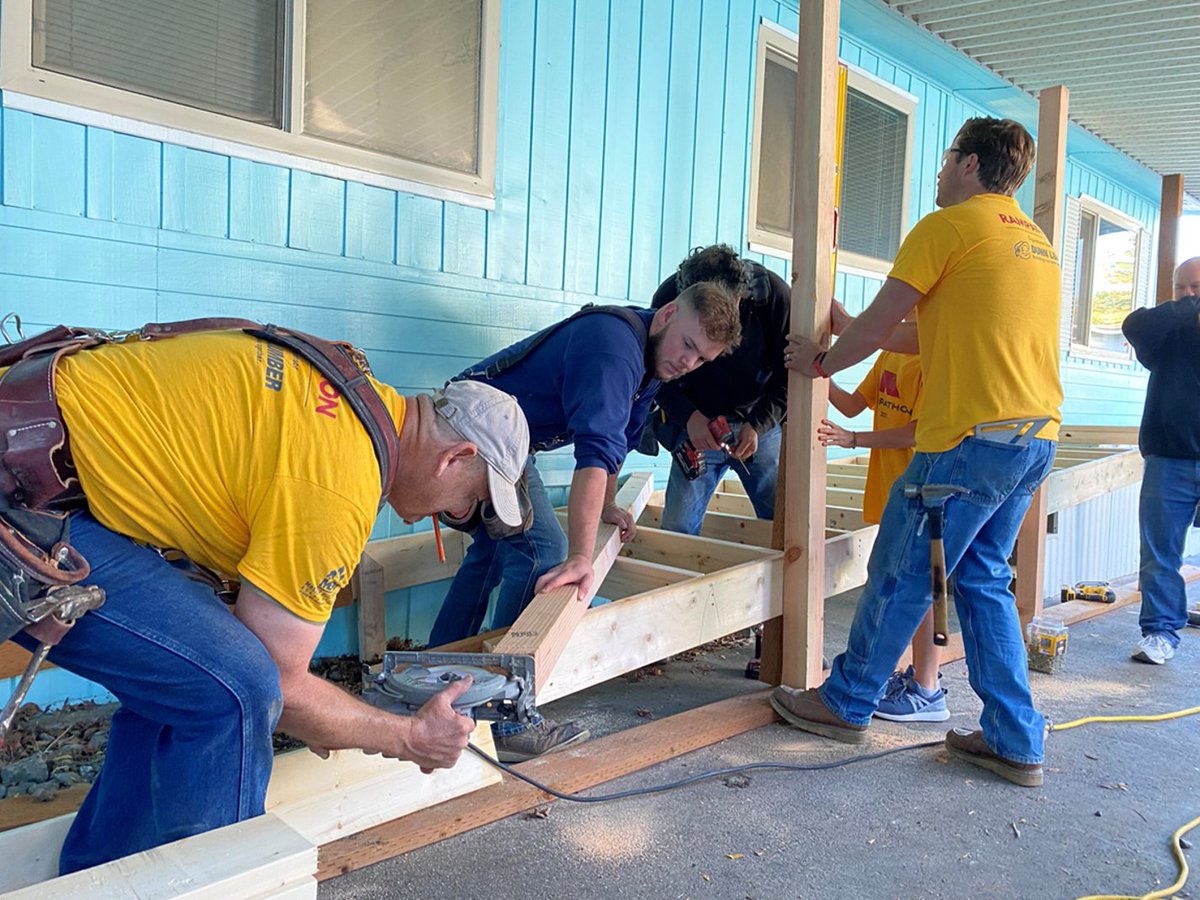 ChermakBuilds's tweet photo. To kick off fall, volunteers from Chermak Construction had the honor of participating in our 12th Rampathon. Special thanks to Dunn Lumber and Master Builders Association of King and Snohomish County for sponsoring such a meaningful event. #rampathon2021 https://t.co/ztLszTQ0TA