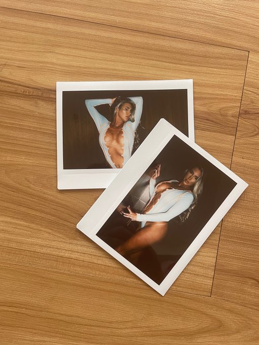 we love a hot #polaroid moment https://t.co/yiz4ejAWrc<a href="/tag/polaroid"class="tags">#polaroid</a>