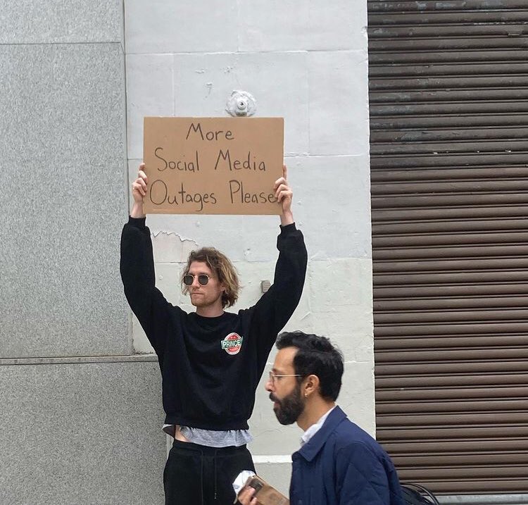 impeccablewoman's tweet photo. I vote for having sporadic social media outages every so often to help reset us all.
📸: @dudewithsign
#Wellness
#Mindfulness
#DigitalOutage
#DigitalApocalypse
#SocialMediaDetox https://t.co/CvbCucFgcp