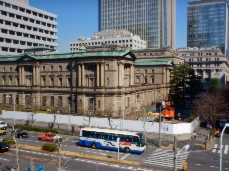 ブーさん ブー爺 秋休み暇つぶし 柿の話 標高３００ｍ以上の場所では甘柿が渋柿に １０月４日 低い梅の枝きり３時間 畑に柿の木が２本 どちらが甘柿 実は２本とも 次郎柿 標高３２０ｍあり オレンジが渋柿で黄緑は甘柿 以前 富有柿
