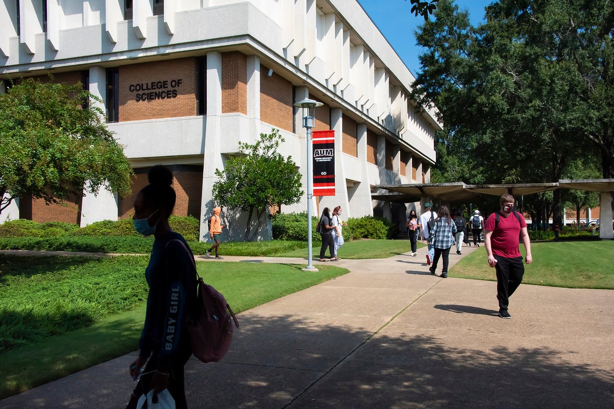 aumontgomery's tweet photo. If you've set your sights on college, but are worried about the cost, we have ways to help.

Learn more about the scholarship opportunities we offer to undergraduate and graduate students: https://t.co/KWbylXxsTZ

#WarhawkNation #ChooseAUM #AUMbound #scholarships https://t.co/xeO1SuNVhu
