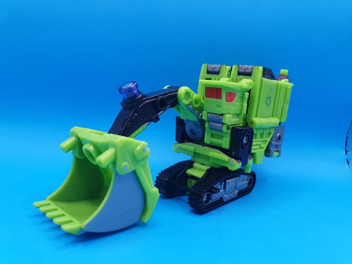 jordicas19's tweet photo. Energon Steamhammer!
Big, green and awesome!
#transformers https://t.co/wAhJpg7OuN