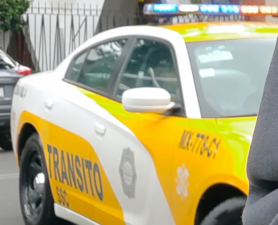 peatonesprimero's tweet photo. Para qué?? Para ir a arreglarse con el autolavado de siempre?? Corruptos!!! Y los de @inveacdmx @BJAlcaldia @STaboadaMx también!!! https://t.co/XX00XvyaEt