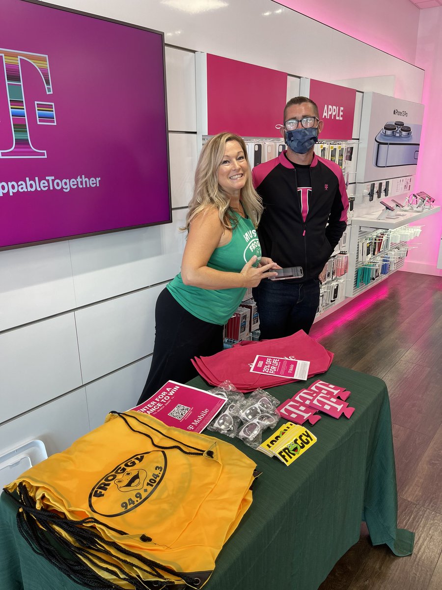 Froggy Radio Remote. Just getting started. Stop by 457 Boardman Poland Rd for some fun #STRMarketing <a href="/DianeOddo/">Diane Oddo</a> <a href="/CleveJaye/">JayeJaye</a> <a href="/Leenasays/">Leena</a> @MagentaAshley1 <a href="/jasonjonesmi/">JJ</a>