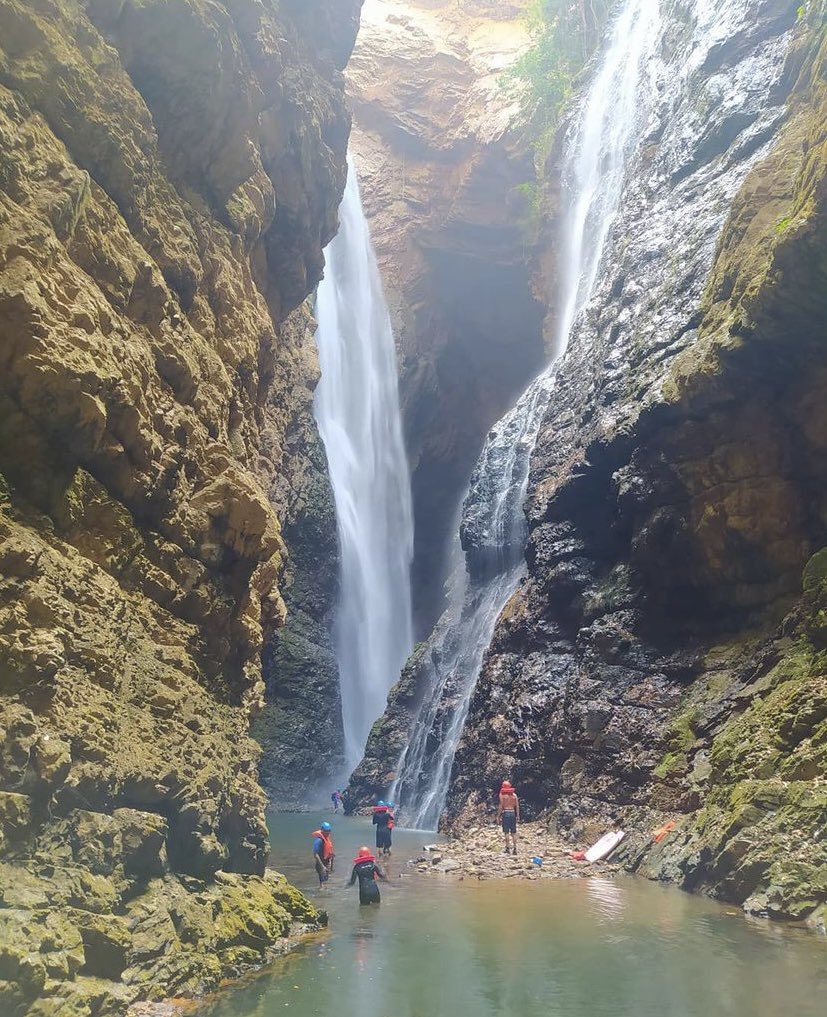 waterfallbr's tweet photo. Cachoeira do Dragão, Chapada dos Veadeiros - GO 🐉
Um dos lugares mais incríveis da chapada https://t.co/yOsTL4xgcs
