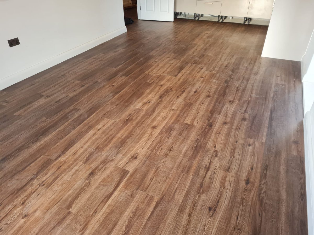 One of today’s installations of <a href="/j2flooring/">j2 Flooring</a> RT03 Brushed Walnut to a living/kitchen and hallway in Wallington. #flooring #wallington #lvt #walnut #simplefloorsuk