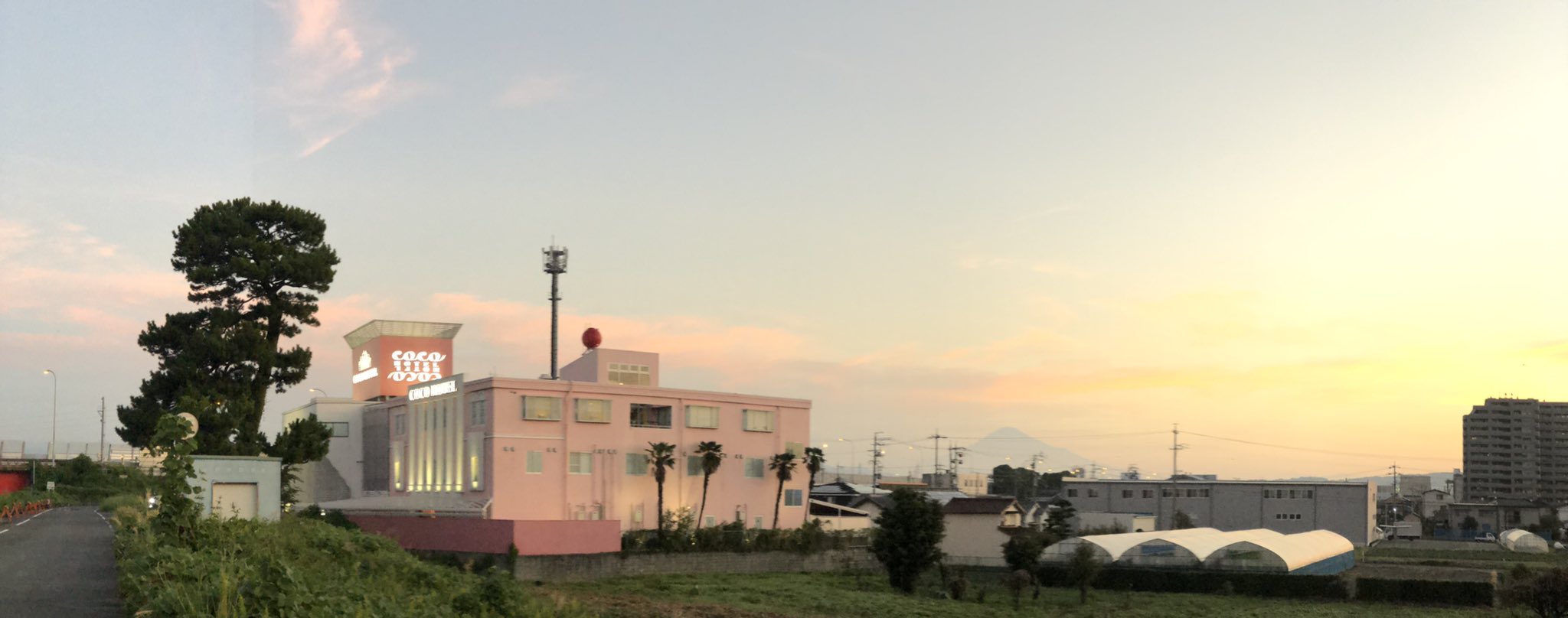 Coco Hotel Tiara おはようございまーす ﾟ ﾟ 日の出のお時間の静岡市内のようすです 朝焼けがキレイだなー 今日もステキな一日でありますよーに ココホテル ラブホ女子会 静岡 富士山 富士山世界文化遺産構成資産 T Co Inybqylesk