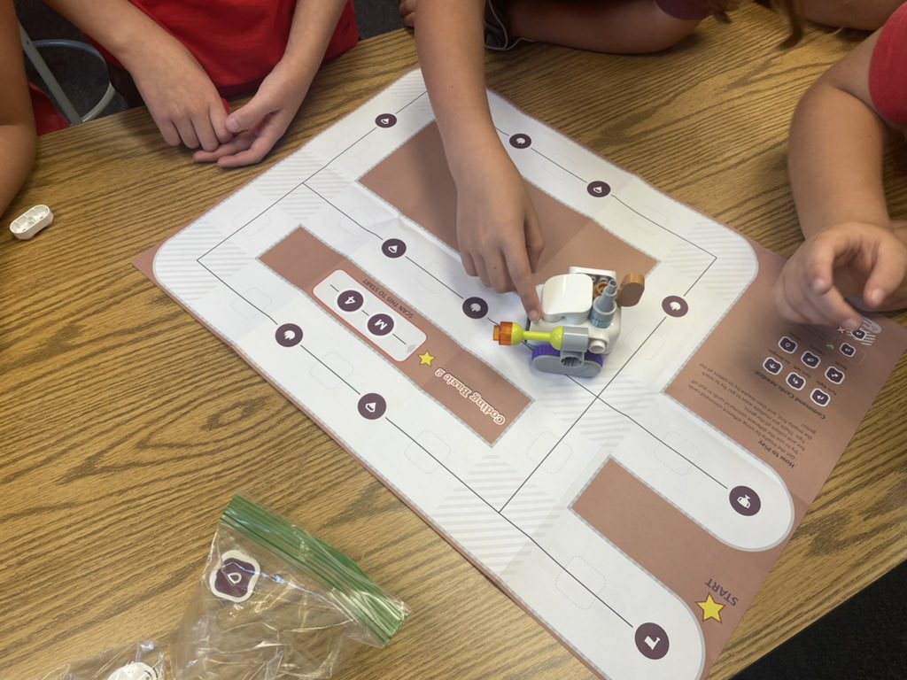 PottProjectPlus's tweet image. Had a blast trying out #BotzeesMini! Thanks @Tryazon for the opportunity to do #screenfreecoding! #playwithbotzees @officialbotzees