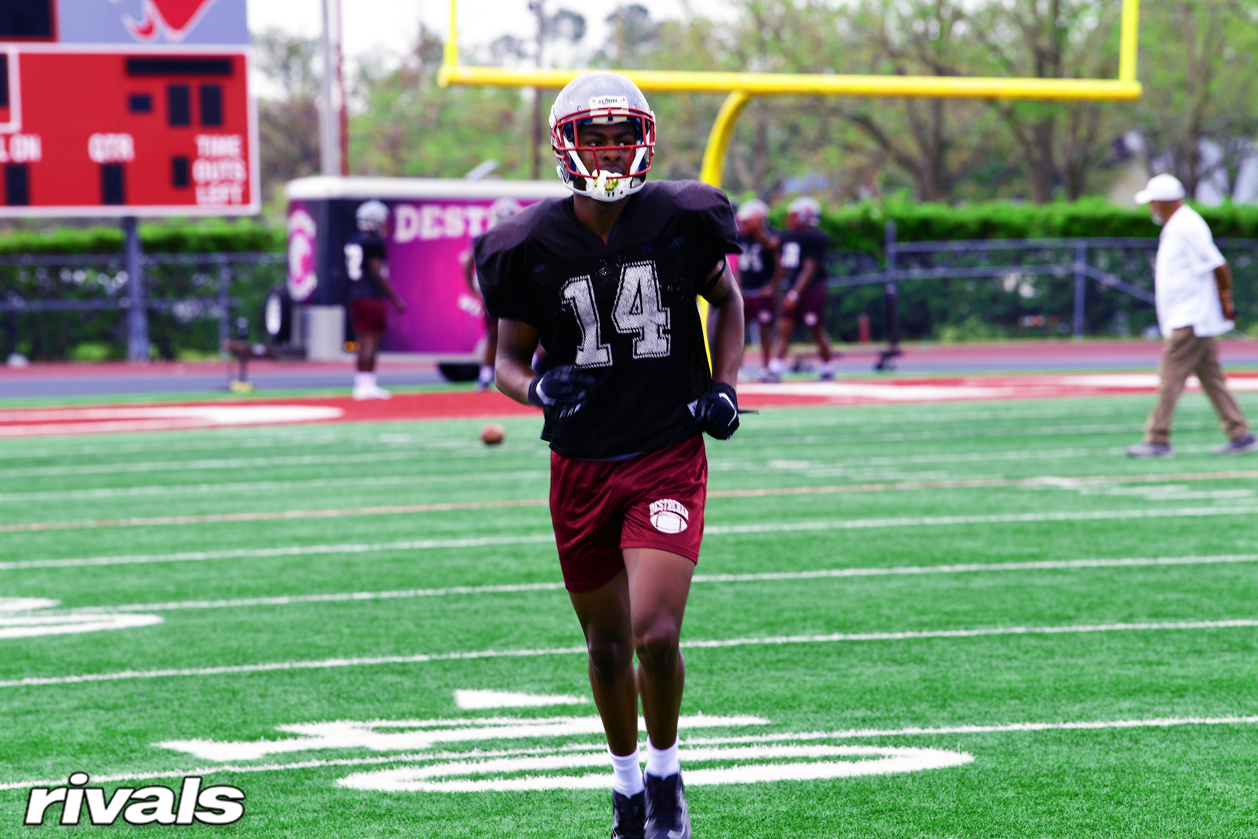 DESTREHAN HIGH SCHOOL FOOTBALL RECRUITING (DestrehanR) / Twitter