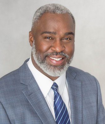 AuburnU's tweet image. University colleagues, friends and family have unveiled a new endowment creating an outreach award for faculty and staff honoring Vice President for University Outreach and Associate Provost Royrickers Cook.

➡️ocm.auburn.edu/newsroom/news_…