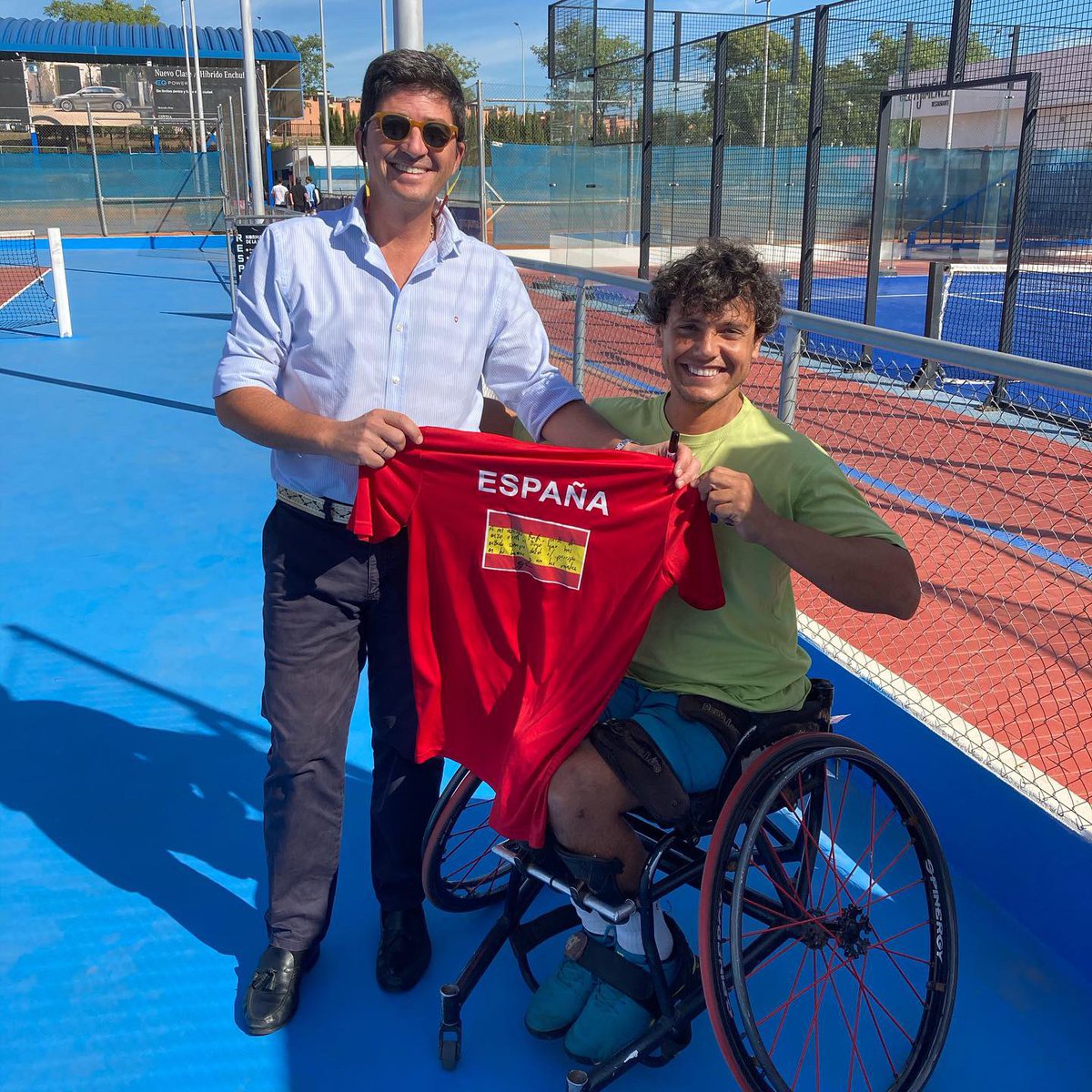 rafaeraso's tweet photo. “A mi amigo Rafa, parte de este éxito es tuyo que has estado siempre desde el principio, en las buenas y en las malas” @CiscoGarVe Aún abrumado por este detallazo de mi amigo que nada más llegar de Italia de ser subcampeón del mundo de tenis en silla se ha ido a entrenar. https://t.co/77xXpe4s1Z