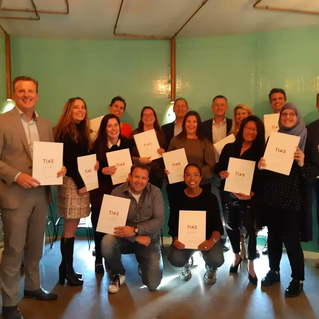 SMajdoubi's tweet photo. Na 2,5 jaar studeren aan #TIAS met KVK collega's vanavond eindelijk onze diploma uitreiking in de #watertoren van #Utrecht. In de middag gezellig met hele team  bij #grachtengallerie aan de Oude gracht te Utrecht samen "Action painting" gedaan. Top dag! https://t.co/0NAFBNc9aE
