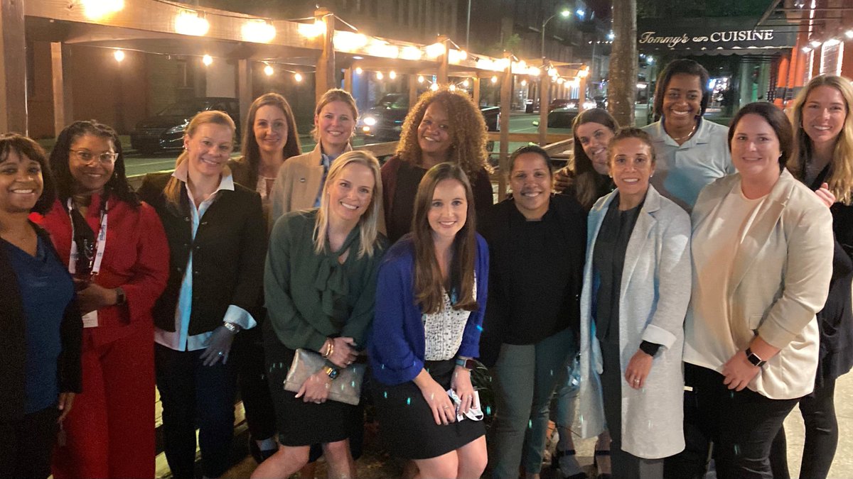 lschreibwalker's tweet photo. A personal highlight from @ADsymposium was enjoying dinner in NOLA with these incredible female executives! Proud of our collaboration on the CALS Female Executive Scholarship Program. Thank you to #CALS21 @ADsymposium  @Tulane_AD @TimDuncanAD @eventellect https://t.co/vt4DE7FxxV
