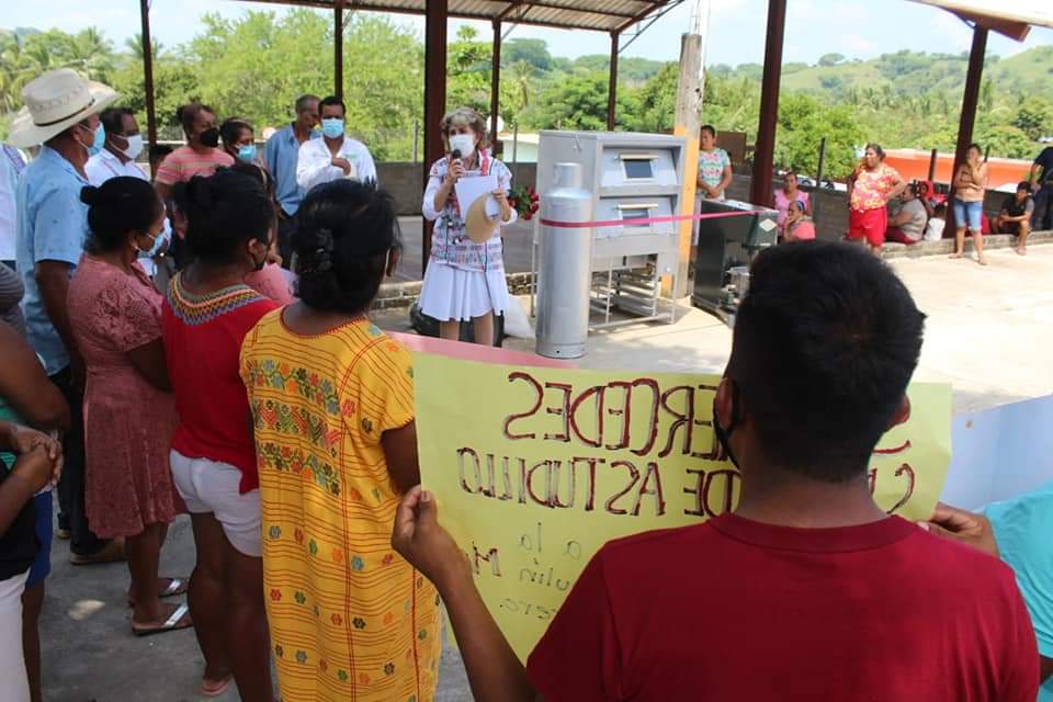 Durante el recorrido que realizamos en días pasados por la región Costa Chica, visitamos el poblado El Capulín, perteneciente al municipio de Igualapa, donde se entregaron apoyos de proyectos productivos a las familias.