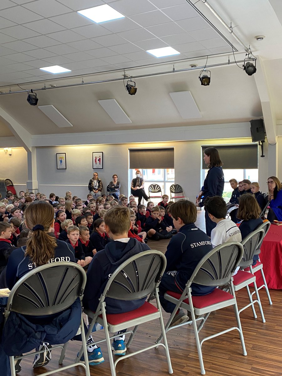 If the sun is this big how big is earth? <a href="/blog_SES/">Stamford Schools Blog</a> Fabulous SHS Y12 student NC joined us and inspired the SJS pupils by talking about her love for Science and Maths <a href="/SHS_Head/">Vicky Buckman</a> I wonder who has now decided that they would quite like to be an astronaut? 🤔@spedenews