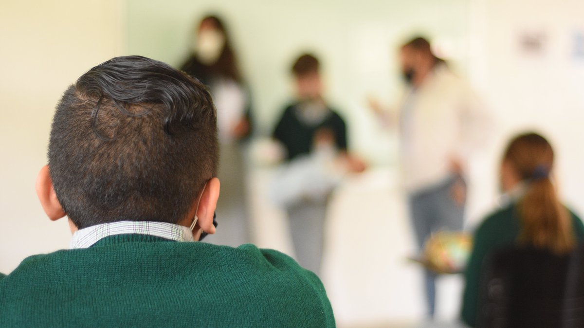 DIFIrapuato's tweet photo. A través de nuestra coordinación de Guanajuato Vive en Entornos Saludables, realizamos acciones en escuelas a favor de niñas, niños y adolescentes para prevenir el suicidio. https://t.co/Ory4TdncOL