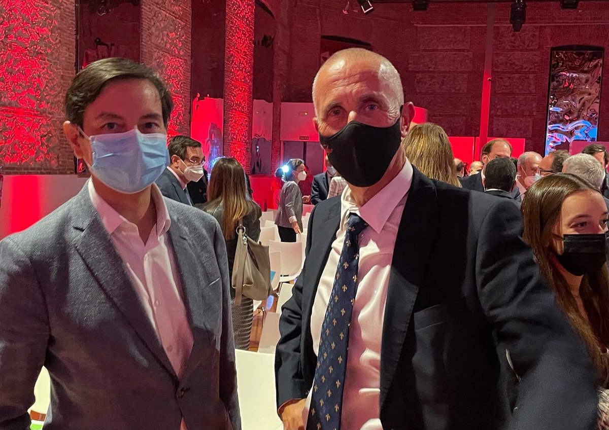 5palabras5's tweet photo. Gracias @TalgoGroup por invitarnos a disfrutar de los Premios Talgo 2021. Ha sido un placer rodearnos de mentes brillantes con corazones solidarios. 

Enhorabuena @asun_camara, Premio Ingeniera &amp; Excelente de Talgo, y gracias por tus #cincopalabras 🥰🖐🏽

https://t.co/d0l7r4RMly https://t.co/GvtM2Vt6sk