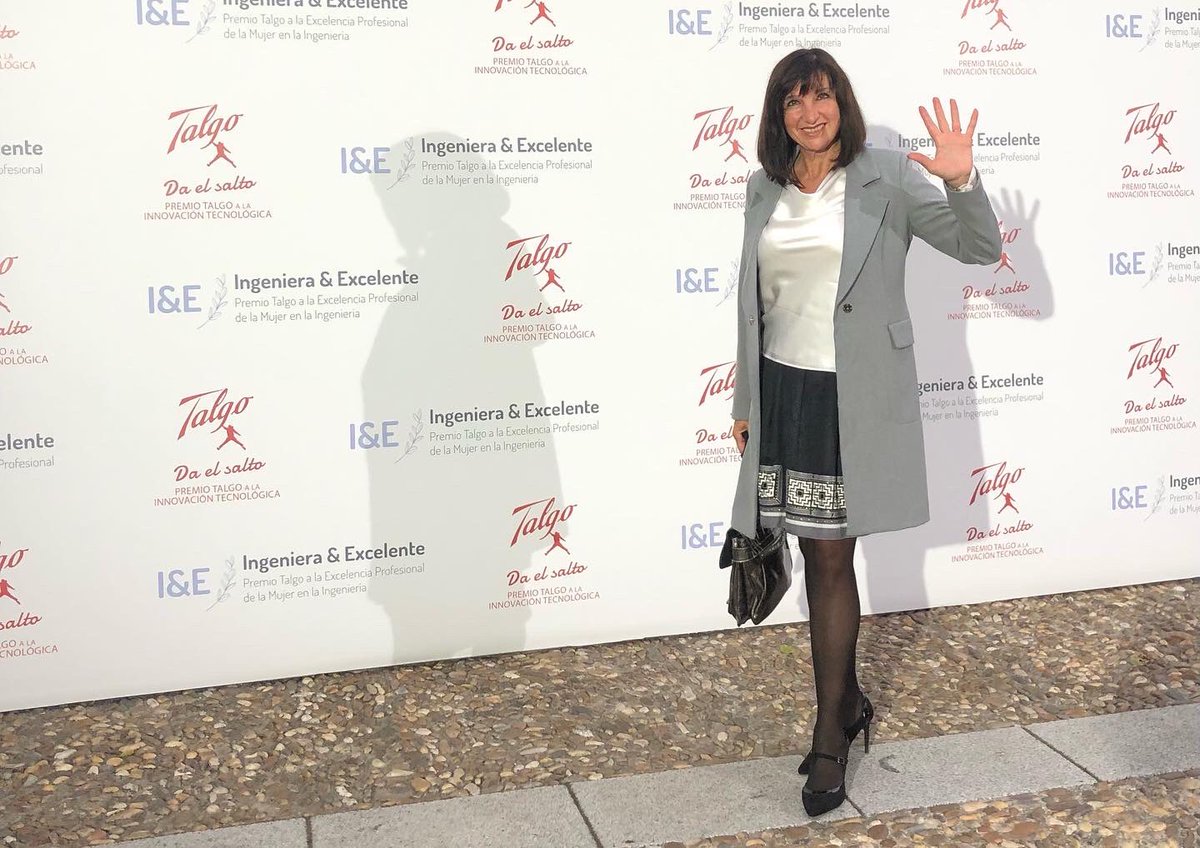 5palabras5's tweet photo. Gracias @TalgoGroup por invitarnos a disfrutar de los Premios Talgo 2021. Ha sido un placer rodearnos de mentes brillantes con corazones solidarios. 

Enhorabuena @asun_camara, Premio Ingeniera &amp; Excelente de Talgo, y gracias por tus #cincopalabras 🥰🖐🏽

https://t.co/d0l7r4RMly https://t.co/GvtM2Vt6sk