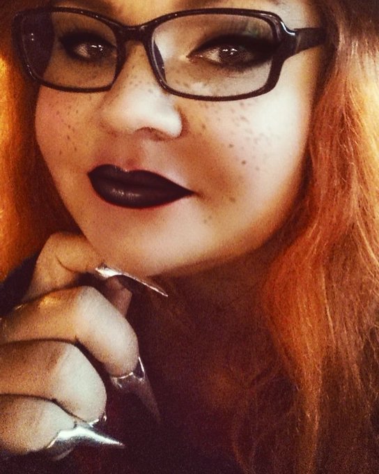 #blacklips #glasses #girlsoftwitter #nails https://t.co/F4LoTYYNpx<a href="/tag/blacklips"class="tags">#blacklips</a><a href="/tag/glasses"class="tags">#glasses</a><a href="/tag/girlsoftwitter"class="tags">#girlsoftwitter</a><a href="/tag/nails"class="tags">#nails</a>