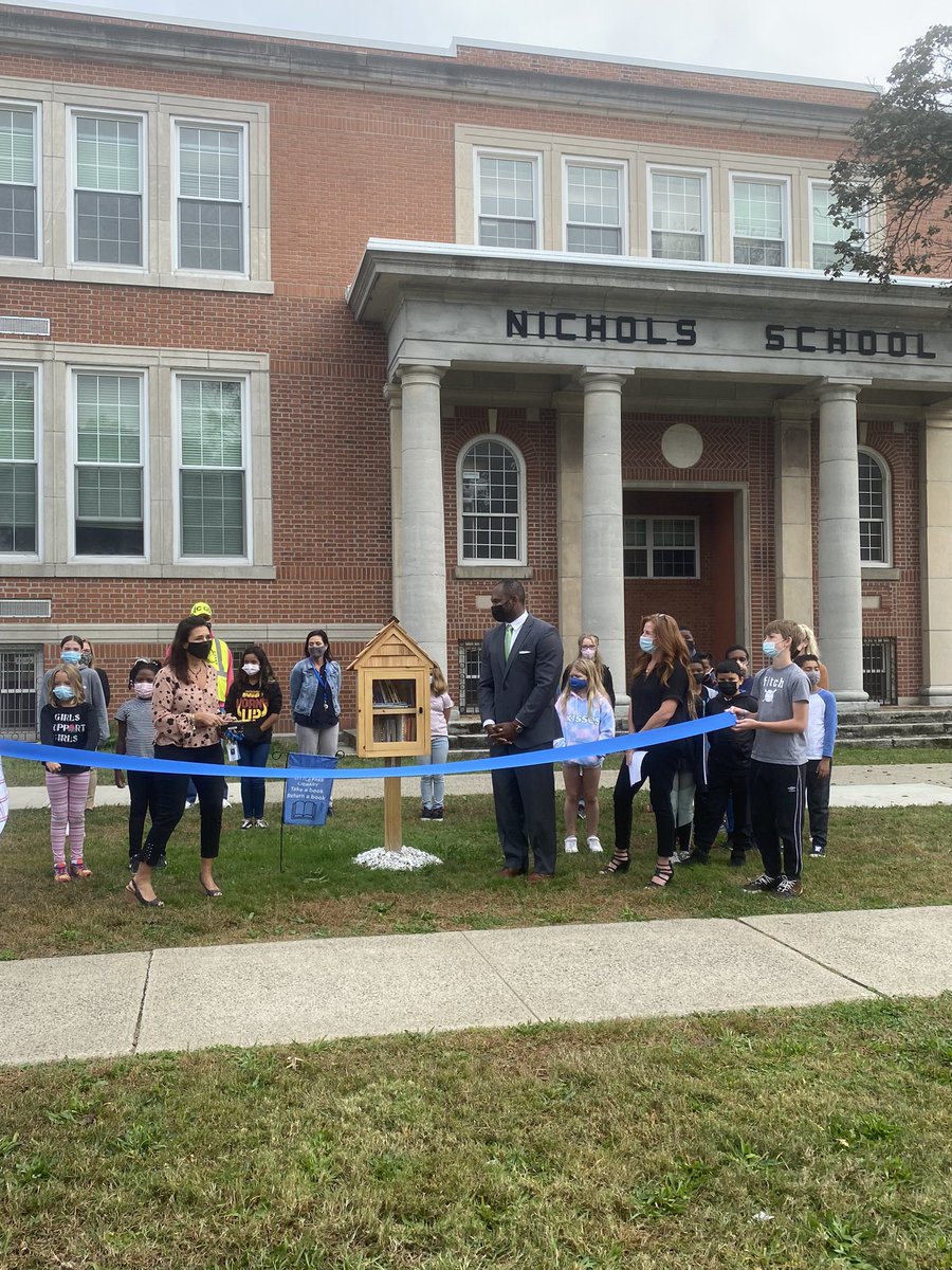 DiiorioDiana's tweet photo. Grand opening for our Nichols Little Free Library! Thank you Dr. Osunde for joining the ribbon cutting…now let’s encourage reading everywhere!  
JUST CAN’T HIDE THAT NICHOLS PRIDE!! 💙
@TL_SBOE 
@StratfordCTSupt 
@kellyta645  
#reading https://t.co/ReGdvL7KSX
