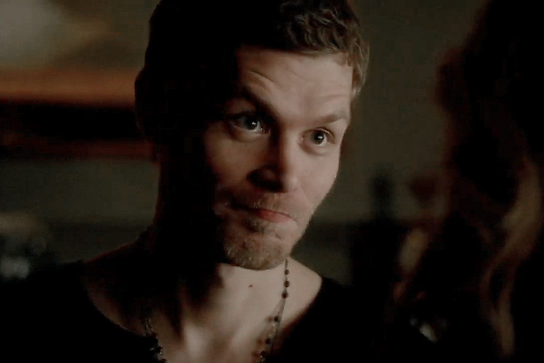 Klaus perdendo a postura quando tá pertinho da Caroline...