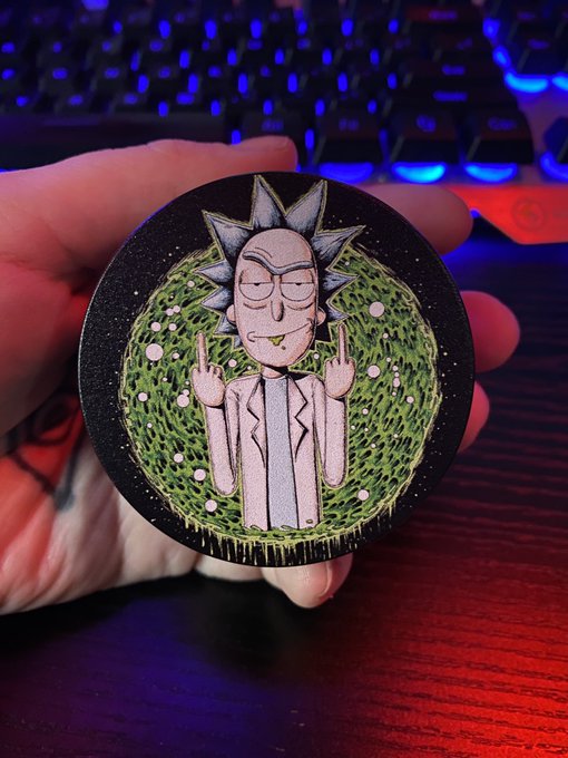 I got a new grinder, and I have just enough flower to break it in. https://t.co/7sJqbrl1A9