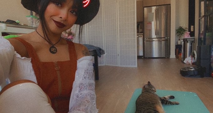 lazing around w Ellie &amp; making dessert on twitch if u want some company this afternoon   https://t.co/WRBxHLtgcr<a href="/tag/throne"class="tags"><span>#throne</span></a><a href="/tag/wishlist"class="tags"><span>#wishlist</span></a>